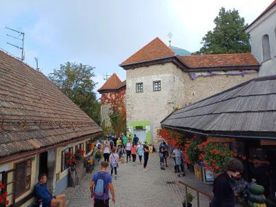 Na Šmarni gori je vse pripravljeno za mednarodni tekaški praznik, ki si je v štirih desetletjih pridobil sloves tako med vrhunskimi kot rekreativnimi ljubitelji gorskih tekov.