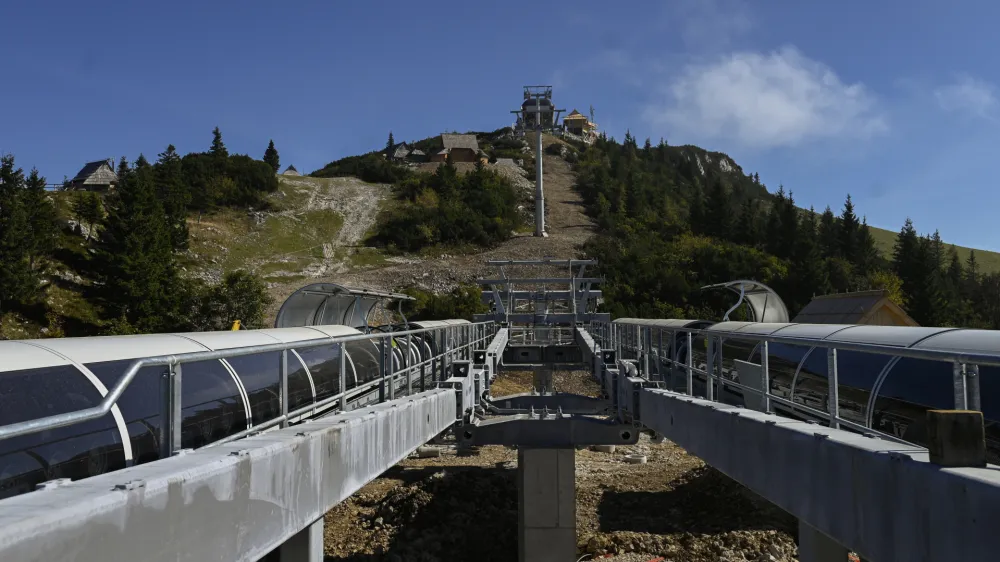 - 03.10.2023 – Velika Planina - gradnja nove sodobne šestsedežnice - //FOTO: Nik Erik Neubauer