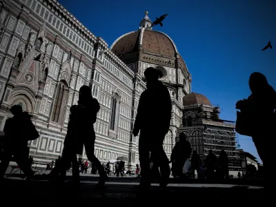 Firence - Katedrala Santa Maria del Fiore- ITALIJA 2011 - reportaža o izdelavi knjige z naslovom Neskončni Leonardo - najcelostnejša predstavitev Leonarda da Vincija – prestižna, ročno vezana knjiga je oštevilčena in je v Slovenskem jeziku izšla v 500 izvodih v svetovnem merilu pa v 5000 izvodih, - cena 3.300 EUR/FOTO: Bojan Velikonja OPOMBA: ZA OBJAVO V PRILOGI – DNEVNIKOV OBJEKTIV - REPORTAŽA Leonardo da Vinci