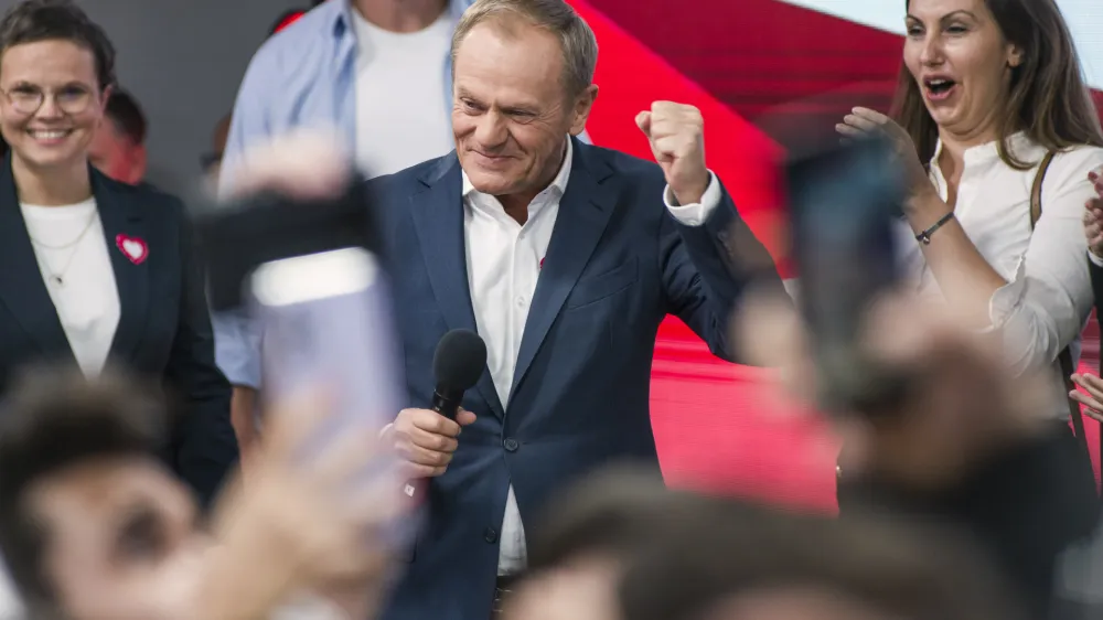 15 October 2023, Poland, Warsaw: Civic Coalition's leader Donald Tusk (C) speaks during the election night after the announcement of the first results of the 2023 Polish parliamentary election. Photo: Attila Husejnow/SOPA Images via ZUMA Press Wire/dpa