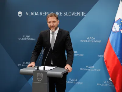 Ljubljana, vlada.<br>Novinarska konferenca po seji vlade.<br>Minister za finance Klemen Bostjancic.