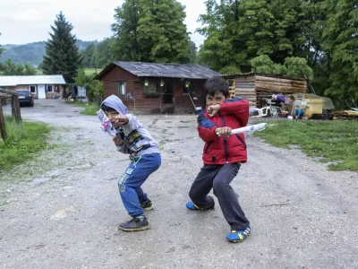 ﻿?- 12.05.2016 - Žabjak pri Novem Mestu - največje romsko naselje v Sloveniji v katerem živi okoli 650 Romov - romi<br><br><br>    //FOTO: Jaka Gasar