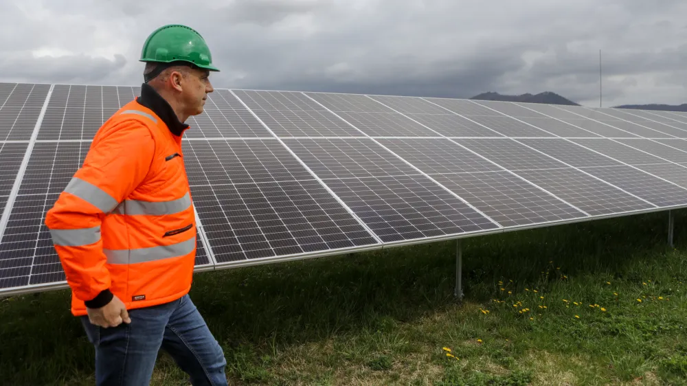 - 08.04.2022 – Holding Slovenske elektrarne HSE Sonce – Sončna elektrarna Prapretno pri Hrastniku, otvoritev največje sončne elektrarne v Sloveniji //FOTO: Luka Cjuha