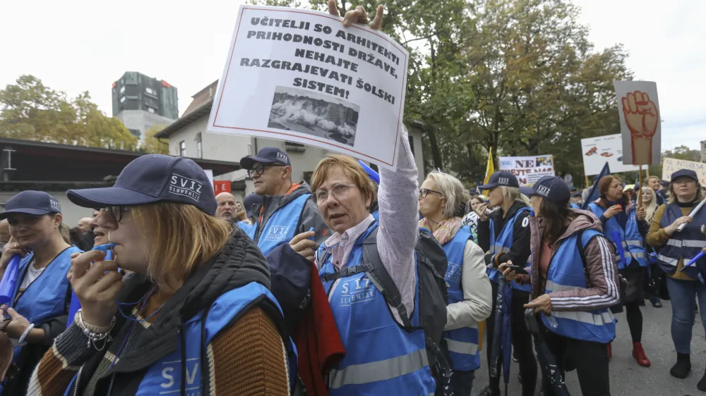 - 25.10.2023 – protestni shod pred vlado v organizaciji Sindikata vzgoje, izobraževanja, znanosti in kulture Slovenije //FOTO: Luka Cjuha