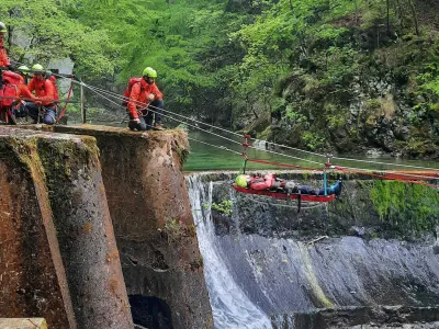 Pregledovali so zahteven teren širšega območja blejskega Vintgarja. F Živa Ozmec, PGD Radovljica