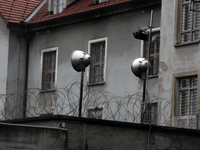 Zapor na ljubljanski Povšetovi je prvi na lestvici (pre)zasedenosti, zato težko čakajo na novo zaporniško stavbo, ki bo zrasla v Dobrunjah.