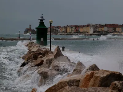 Piran.<br>Poplavljanje morja v Piranu.