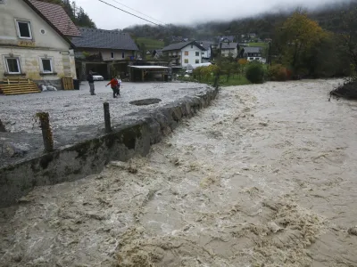 Stahovica - Kamniška bistrica- 27.10.2023 – rdeče vremensko opozorilo na območju severozahodne in jugozahodne Slovenije – neurje, intenzivne padavine – poplave, proženje zemeljskih plazov, //FOTO: Luka Cjuha