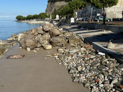 Slovenija, Piran.<br>Posledice mocnega vetra v Piranu.