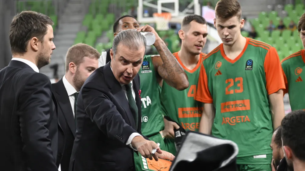 Cedevita Olimpija kaže pod trenerjem Simonejem Pianigianijem klavrno podobo. 