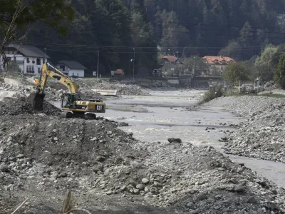 - 13.09.2023 – - Ljubno ob Savinji - odpravljanje posledic poplav – sanacija škode - urejanje vododtokov - reka Savinja - najhujša naravna ujma v zgodovini Slovenije //FOTO: Luka Cjuha