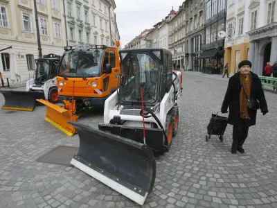 - novi snežni plugi za pluženje v središču mesta - zimska služba KPL//FOTO: Jaka AdamičOPOMBA: ZA OBJAVO V ČASOPISU DNEVNIK