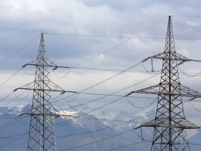 ﻿- 08.04.2015 - Električni daljnovod 2x400 kV Beričevo-Krško, elektrika - električni vod - elektroenergetsko omrežje - električna energija - //FOTO: Jaka Gasar