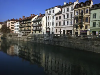 Eden od ciljev, ki jih je strokovna javnost na tematski delavnici MOL o podobi mesta in mestne krajine opredelila za vizijo Ljubljane 2045, je pomen prenove obstoječega stavbnega tkiva v mestu. Foto: Bojan Velikonja 