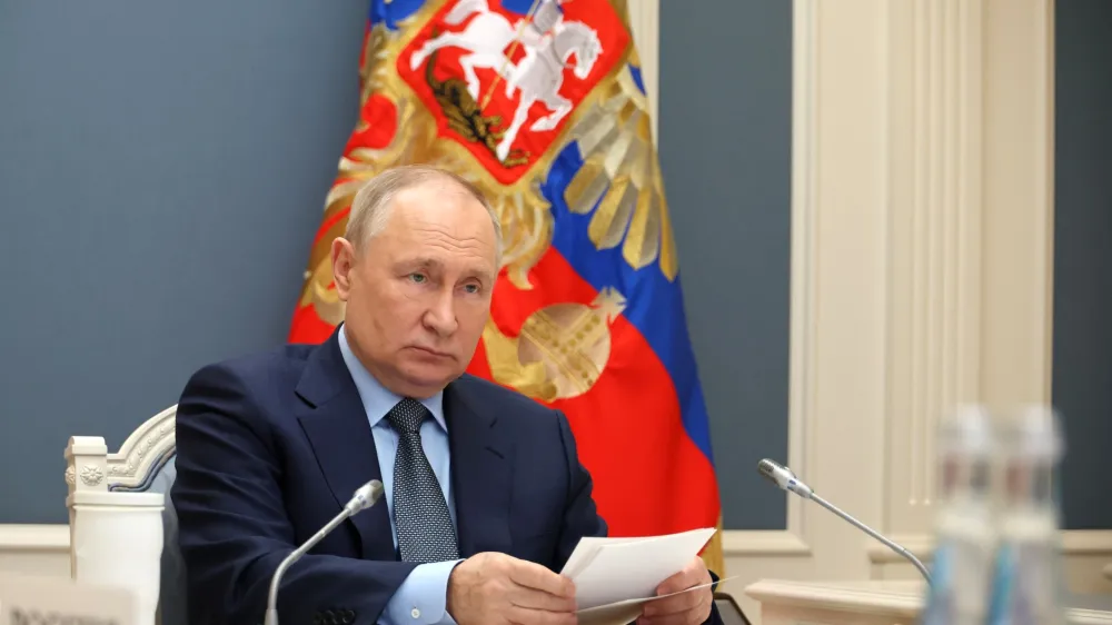 HANDOUT - 22 November 2023, Russia, Novo-Ogarevo: Russian President Vladimir Putin takes part in the extraordinary G20 summit via videoconference. Photo: -/Kremlin/dpa - ATTENTION: editorial use only and only if the credit mentioned above is referenced in full