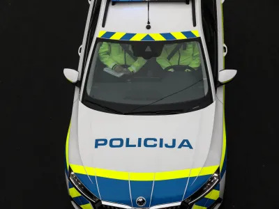 - simbolična fotografija - policija - policijski avto <br><br>- 23.10.2022 – 26. Ljubljanski maraton 2022 - največji tekaški dogodek v Sloveniji -<br><br> <br><br>//FOTO: Luka Cjuha