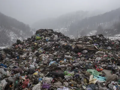 – Svetovni dan zemlje - ilustrativne in simbolične fotografije - Bosna, onesnaženje, premog, smeti, rudnik //FOTO: Jaka Gasar