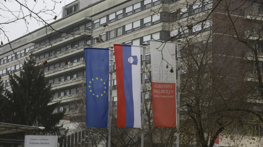 08.12.2023 - Medicinska fakulteta je članica Univerze v Ljubljani. Univerza v Ljubljani in stavba UKCFOTO: Luka Cjuha