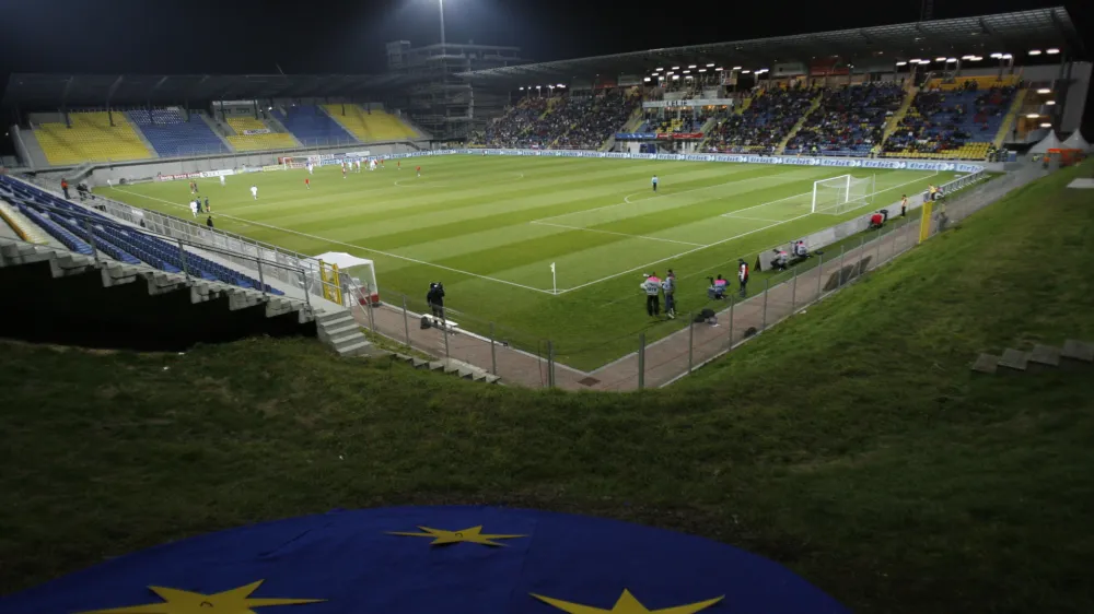 nogometni stadion Arena Petrol v Celju- CELJE - tretje največje slovensko mesto s 45.826 prebivalcev -//FOTO: Bojan VelikonjaOPOMBA: ZA OBJAVO V PRILOGI – DNEVNIKOV OBJEKTIV - REPORTAŽA