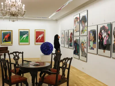 - 21.12.2023 – Galerija Visconti Fine Art, Mestni trg 18 – razstava Andy Warhol "Vse barve pop-a" v počastitev 95 letnice rojstva Andyja Warhola, zvezde popa //FOTO: Bojan Velikonja