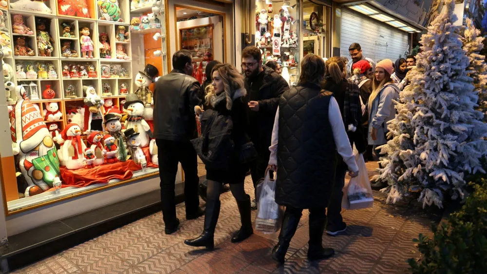 Iranian people look at a showcase of a Christmas store in Tehran, Iran December 25, 2023. Majid Asgaripour/WANA (West Asia News Agency) via REUTERS ATTENTION EDITORS - THIS IMAGE HAS BEEN SUPPLIED BY A THIRD PARTY.