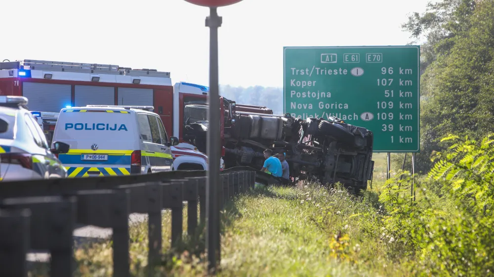 - 11.09.2023 – Južna ljubljanska obvoznica – huda prometna nesreča - udeleženi trije avtomobili in dva tovornjaka. V trčenju sta dve vozili zagoreli, na kraju nesreče pa so umrli trije ljudje. <br><br><br>//FOTO: Bojan Velikonja