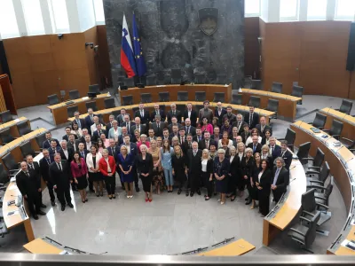 - 13.05.2022 – Državni zbor (DZ) – 1. ustanovna seja DZ - novoizvoljeni poslanci in poslanke prve seje 9. parlamentarnega sklica - //FOTO: Bojan Velikonja 