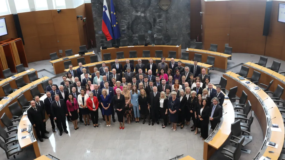 - 13.05.2022 – Državni zbor (DZ) – 1. ustanovna seja DZ - novoizvoljeni poslanci in poslanke prve seje 9. parlamentarnega sklica - //FOTO: Bojan Velikonja 