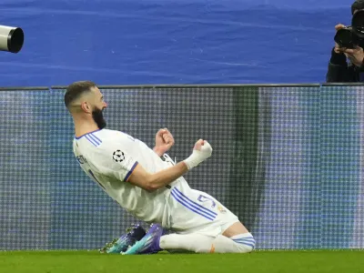 Real Madrid's Karim Benzema celebrates scoring his side's third goal during the Champions League, round of 16, second leg soccer match between Real Madrid and Paris Saint-Germain at the Santiago Bernabeu stadium in Madrid, Spain, Wednesday, March 9, 2022. (AP Photo/Manu Fernandez)