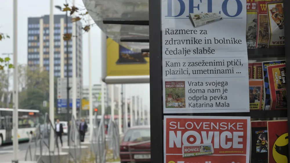 - ilustrativna fotografijamediji, tiskani mediji, časopisi, revije Delo, Slovenske novice  //FOTO: Toma Zajelnik