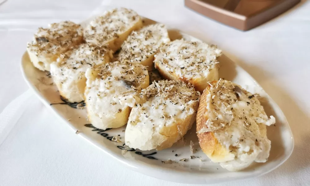 Bruskete s tartufi / Foto: Miha First