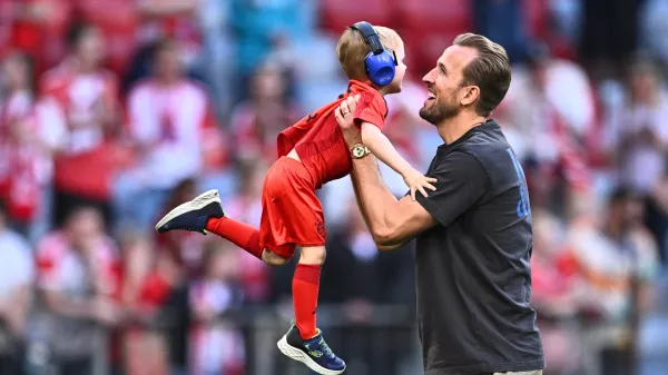 FILED - 12 May 2024, Bavaria, Munich: Munich's Harry Kane plays with his child on the pitch after the German Bundesliga soccer match between Bayern Munich and VfL Wolfsburg at Allianz Arena. Photo: Tom Weller/dpa - IMPORTANT NOTICE: DFL and DFB regulations prohibit any use of photographs as image sequences and/or quasi-video.