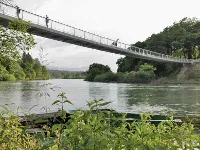 Irča vas, mostPlečnikovo medaljo v kategoriji javnega prostora prejme projekt BRV ZA PEŠCE IN KOLESARJE V IRČI VASI in avtorji Blaž Budja, Rok Jereb, Marjan Pipenbaher, Tomaž Weingerl, Dušan Stupar