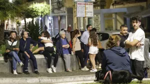 21 May 2024, Italy, Naples: People gather in a safe area in the street on the seafront between Naples and Pozzuoli after an earthquake tremor. Photo: Salvatore Laporta/IPA via ZUMA Press/dpa