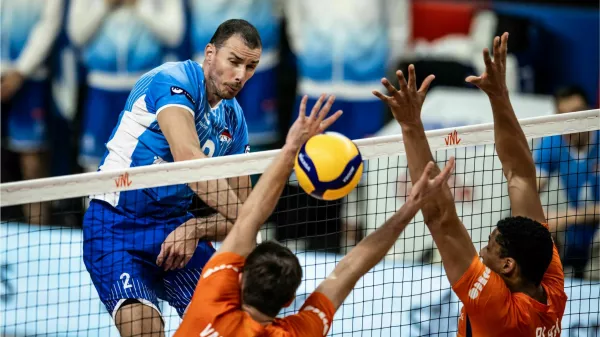 Slovenski odbojkarji so potrebovali pet nizov, da so v uvodni tekmi lige narodov strli odpor Nizozemcev. Foto: VolleyballWorld