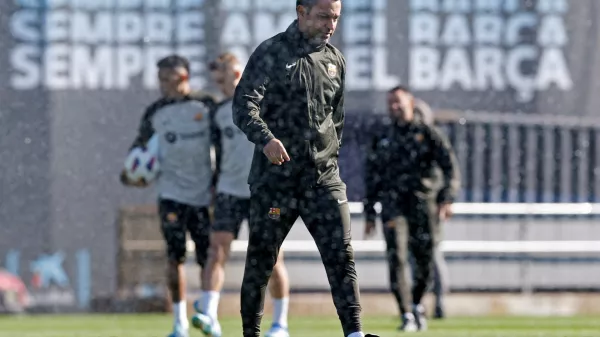 FILE PHOTO: Soccer Football - LaLiga - FC Barcelona Training - Ciutat Esportiva Joan Gamper, Barcelona, Spain - November 3, 2023 Barcelona coach Xavi Hernandez during training REUTERS/Albert Gea/File Photo