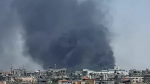 Smoke rises during an Israeli air strike, amid the ongoing conflict between Israel and Hamas, in Rafah, in the southern Gaza Strip, May 24, 2024. REUTERS/Mohammed Salem   TPX IMAGES OF THE DAY