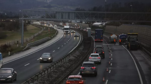 - 02.03.2024 – Primorska avtocesta odsek Brezovica - Vrhnika - zastoj - gneča zaradi obnovitvenih del//FOTO: Luka Cjuha