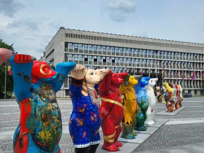 Ljubljana, Trg republike.Razstava medvedov United Buddy Bears.Foto: arhiv MOL