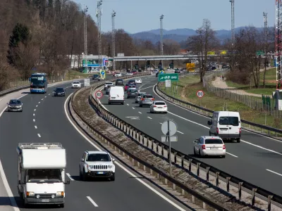 ﻿- 02.04.2018 – primorska avtocesta - cestninska postaja LOG - povečan promet na slovenskih cestah zaradi velikonočnih praznikov  //FOTO: Luka Cjuha.