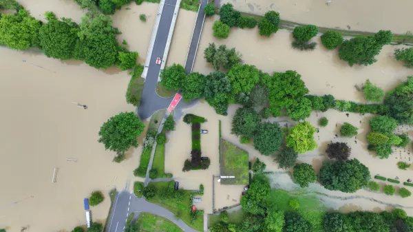 02 June 2024, Baden-Wuerttemberg, Meckenbeuren: The high water of the Schussen river floods parts of Meckenbeuren. Photo: Felix Kästle/dpa