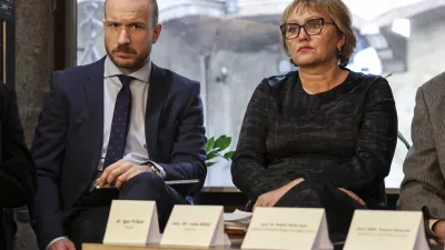 pravnik Luka Mišič, Brigita Skela Savič, strokovnjakinja za zdravstveni management- 04.04.2023 - Zakon o pomoči pri prostovoljnem končanju življenja - predstavitev predloga, ki so ga pripravili v delovni skupini Srebra nit – združenje za dostojno starost - //FOTO: Jaka Gasar