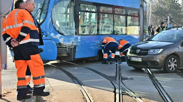 26.02.2024.,Zagreb - Na križanju Vukovarske i Držićeve u Zagrebu oko 7:30 sati se dogodila prometna nesreća. Tramvaj je izletio iz tračnica te se sudario s drugim tramvajem. Srećom, nema ozlijeđenih, ali tramvajski promet tim dijelom je u prekidu i stvaraju se velike gužve. Inače, riječ je o jednom od najprometnijih raskrižja u Zagrebu. Photo: Neva Zganec/PIXSELL