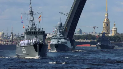 FILE PHOTO: Russian minesweeper Pavel Khenov, missile corvettes Uglich and Sovetsk sail along the Neva River during the annual Navy Day parade in Saint Petersburg, Russia, July 30, 2023. REUTERS/Anton Vaganov/File Photo