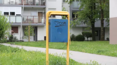 Koš za smeti v Zaprešiću, kjer so našli dojenčka. 