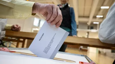 Voters vote during the European Parliament election at Haesthagens Sporthall polling station in Malmo, Sweden June 9, 2024. Johan Nilsson/ TT News Agency/via REUTERS   ATTENTION EDITORS - THIS IMAGE WAS PROVIDED BY A THIRD PARTY. SWEDEN OUT. NO COMMERCIAL OR EDITORIAL SALES IN SWEDEN.