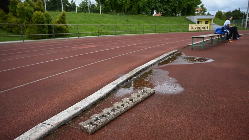 - 08.06.2022 – Atletski stadion ŽAK v Ljubljani Šiška – dotrajan športni kompleks pred izgradnjo novega atletskega centra. //FOTO: Nik Erik Neubauer