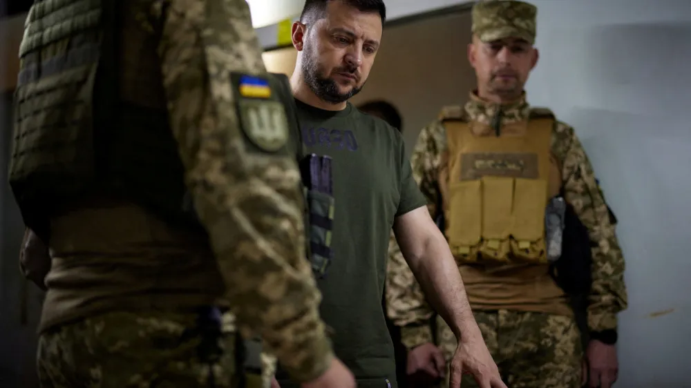 FILE PHOTO: Ukraine's President Volodymyr Zelenskiy visits a position of Ukrainian service members, as Russia's attack on Ukraine continues, in Soledar, Donetsk region, Ukraine June 5, 2022. Picture taken June 5, 2022. Ukrainian Presidential Press Service/Handout via REUTERS ATTENTION EDITORS - THIS IMAGE HAS BEEN SUPPLIED BY A THIRD PARTY./File Photo