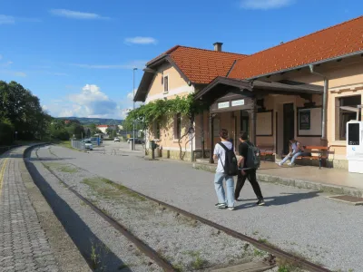 V Novem mestu naj bi ob prenovi ukinili postajališči Kandija (na sliki) in Center ter uredili nov Potniški center Novo mesto ter novo postajo Košenice. 