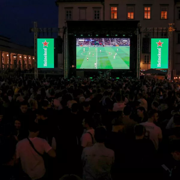 01.06.2024. - Ogled finalne tekme Lige prvakov v nogometu me Borrusio Dortmund in Real Madrididom na Pogačarjevem trgu v Ljubljani. //FOTO: Bojan Velikonja